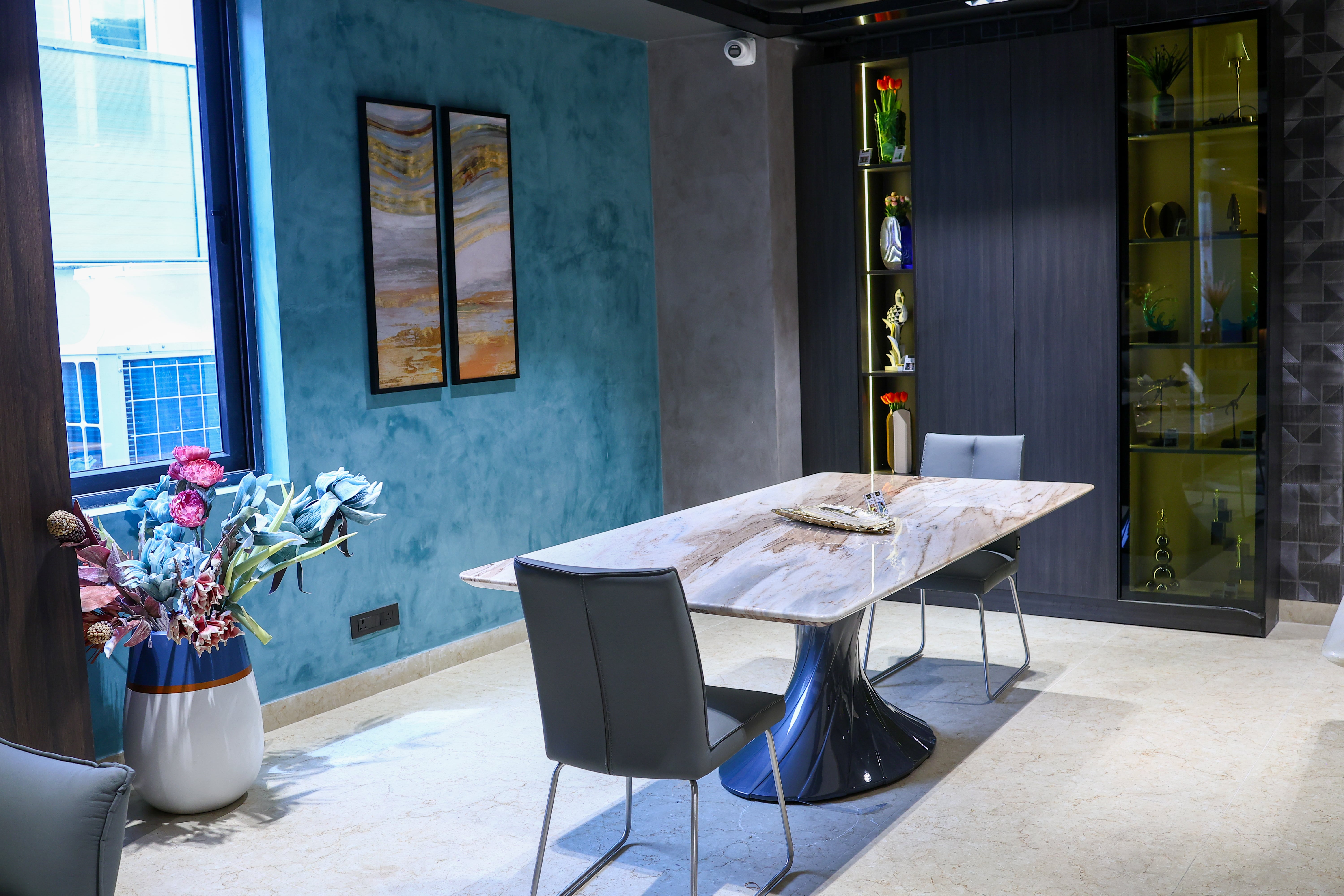 Platinum sands Italian marble dining Table - View 1