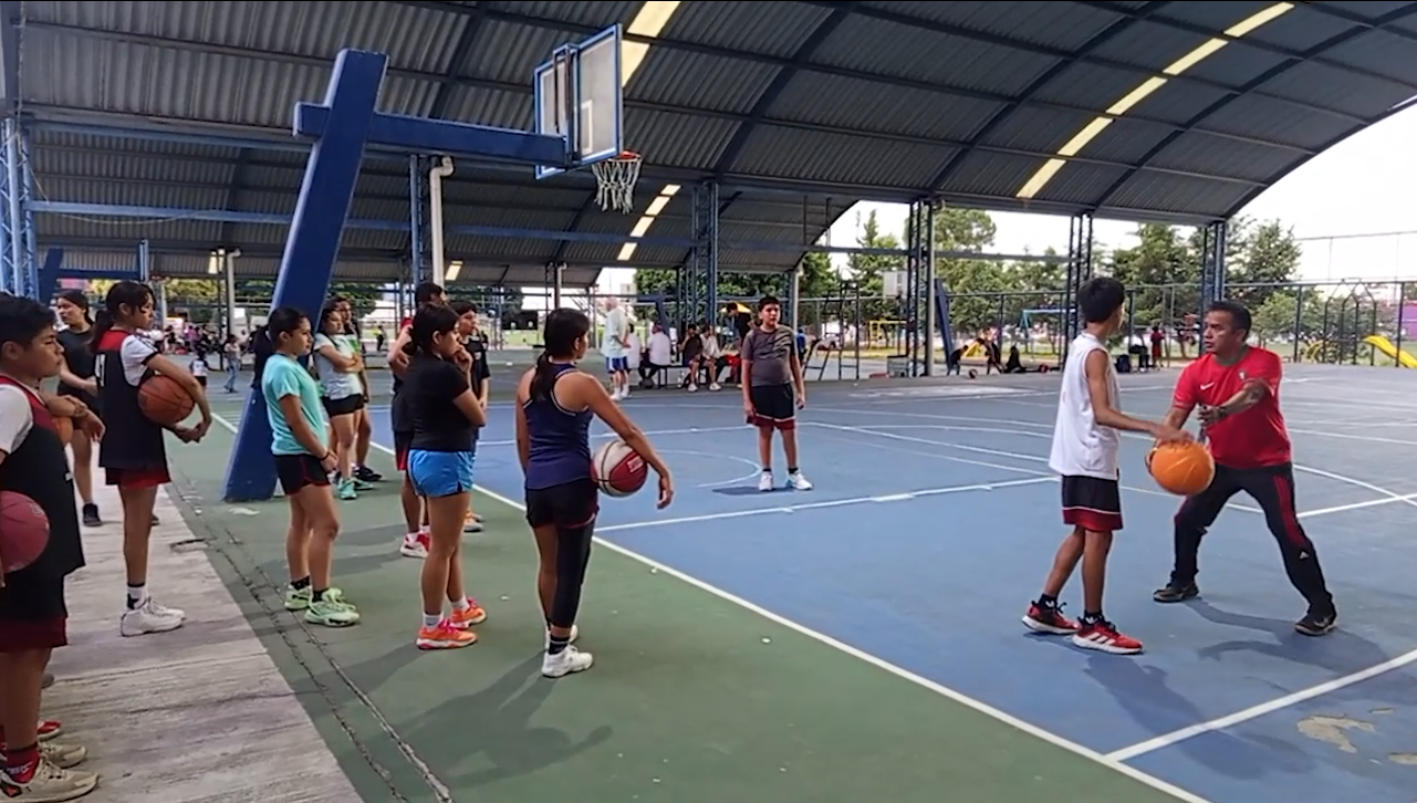 Cartel: Entrenamientos de Basquetbol: Dobers F.C