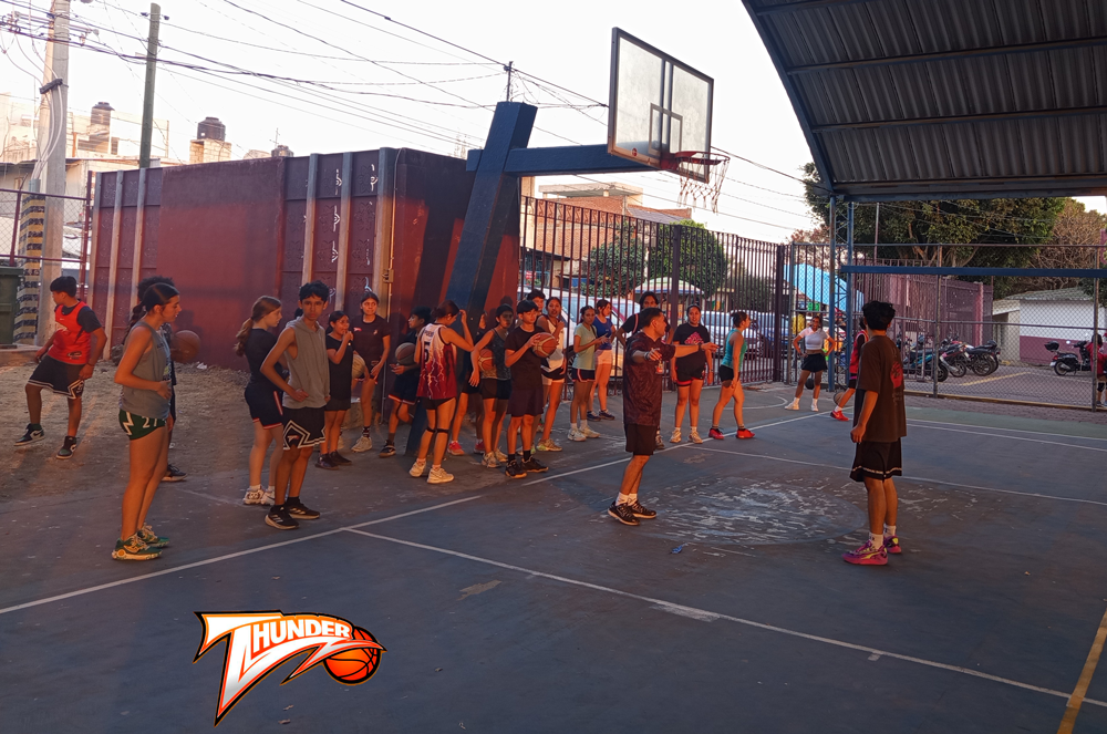Cartel: Entrenamientos Basket: Club Thunder