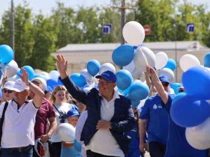 Более 10 тысяч жителей города Дзержинска приняли участие в торжественном параде, посвященном Дню химика