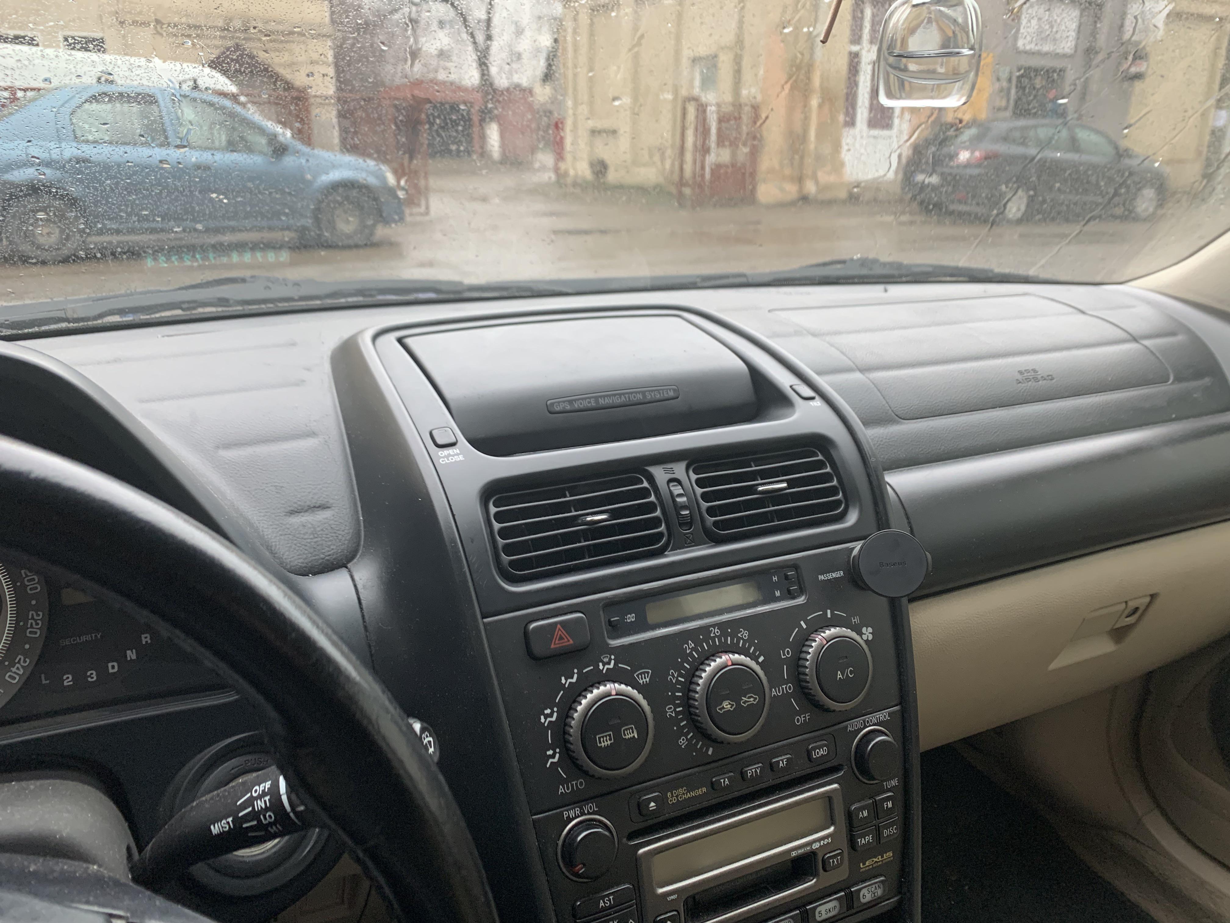 is200 custom dash en central panel GPS