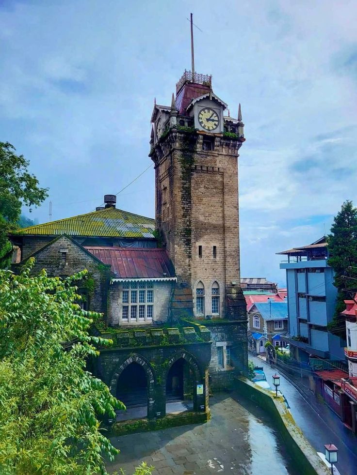 Discover the Orange Trails – Sittong & Darjeeling Escape