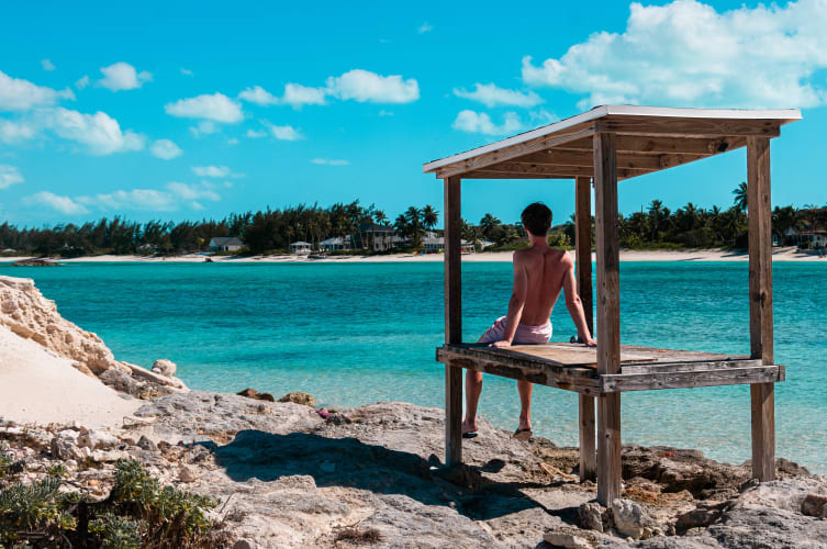An image of a travel in a beach with a calm atmosphere.