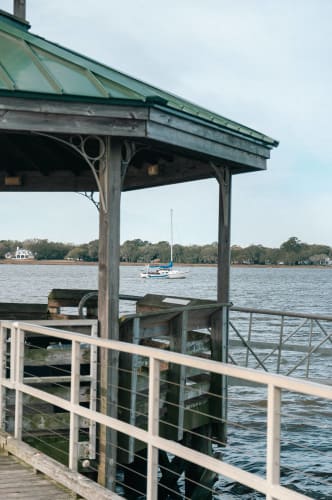 An image of a landscape and travel in a park with a serene atmosphere.