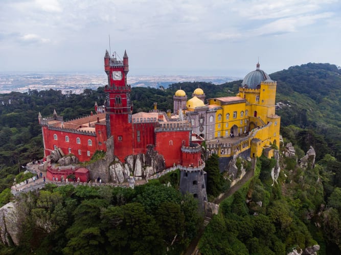 An image of a travel, architecture, and gardens in a city.