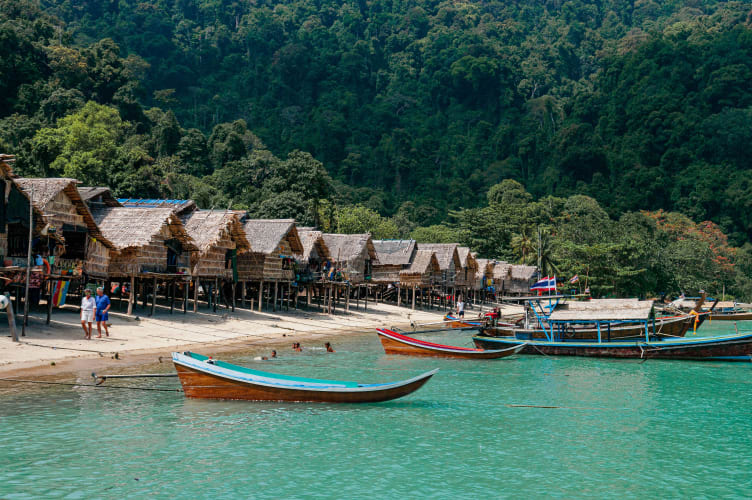 An image of a travel in a beach with a calm atmosphere.