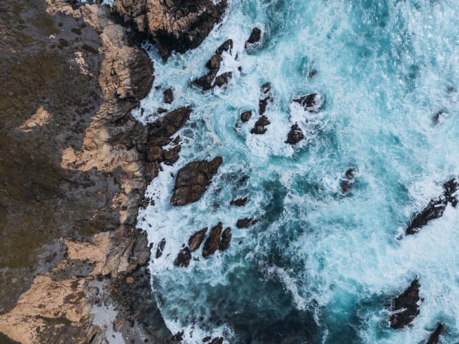 An image of a nature, abstract, travel, and landscape with a energetic atmosphere.