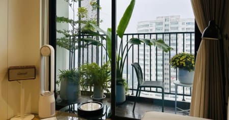 Làm gì khi cửa nhôm kính bị thấm dột, đọng sương trong mùa mưa?