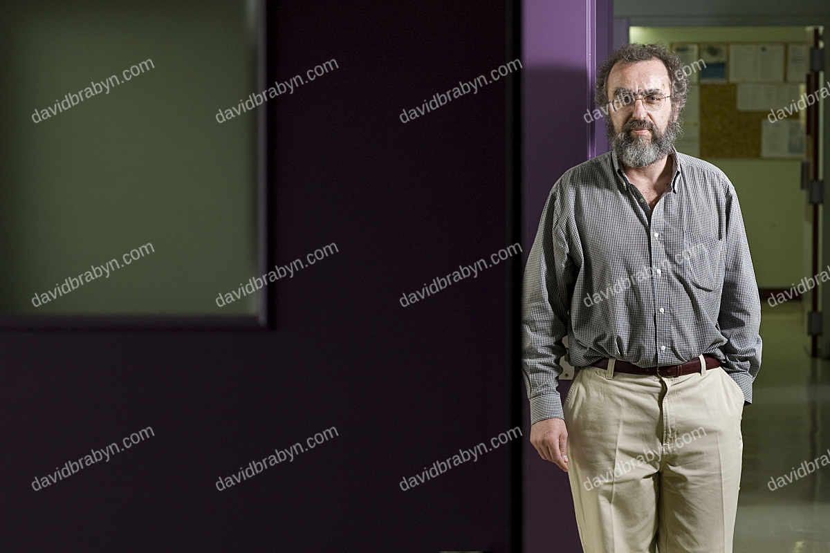 Cancer researcher Dr. Thierry Heidmann in his lab in Villejuif, France, 6 May 2008