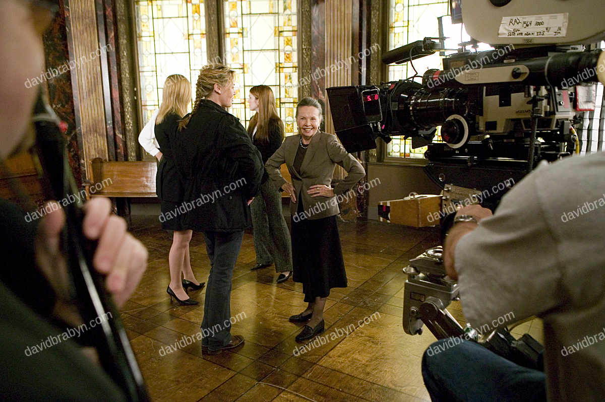 French actress Leslie Caron (2R), Connie Nielsen (3L), Diane Neal (2L) and Lily Rabe (4L) wait between takes on the studio set of television show "Law & Order: SVU" in North Bergen, USA, 8 May 2006.