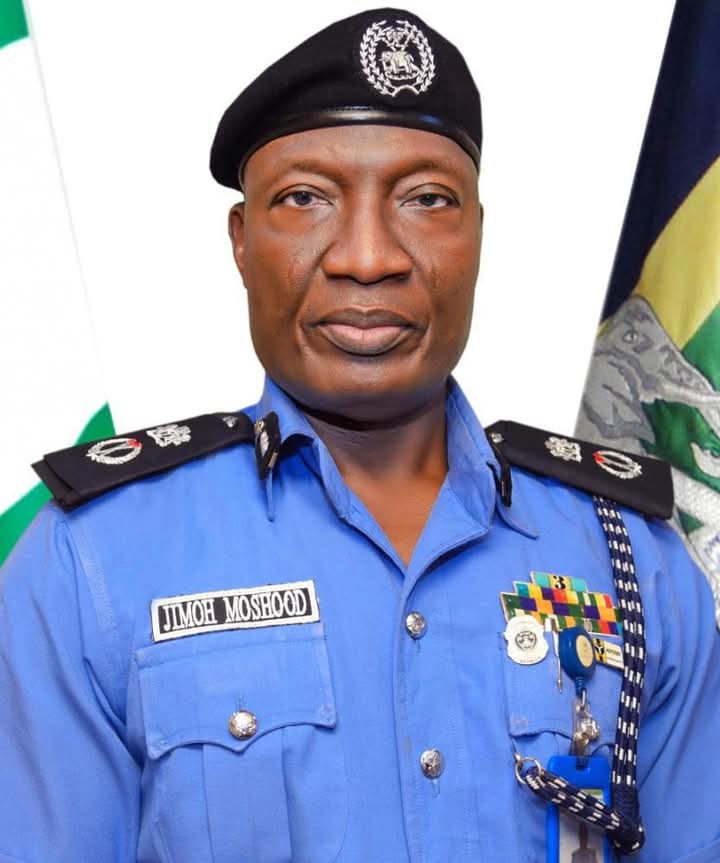 CMS-MARINA BRIDGE ROBBERY: POLICE ARREST SUSPECT, RECOVER N20M GOODS STOLEN FROM MOVING TRUCK