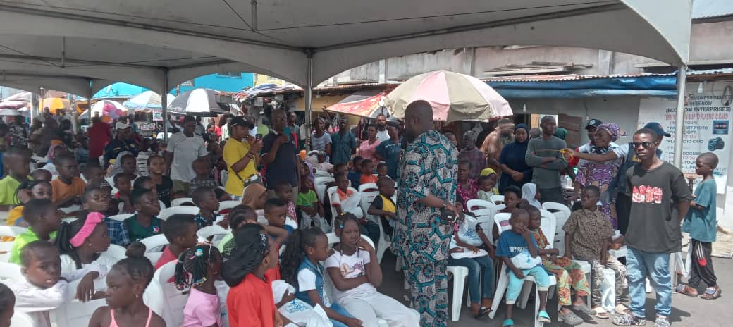 APC CHAIRMANSHIP ASPIRANT TREATS IKOYI-OBALENDE LCDA CHILDREN TO EASTER FUNFAIR, WITH LOTS OF GOODIES