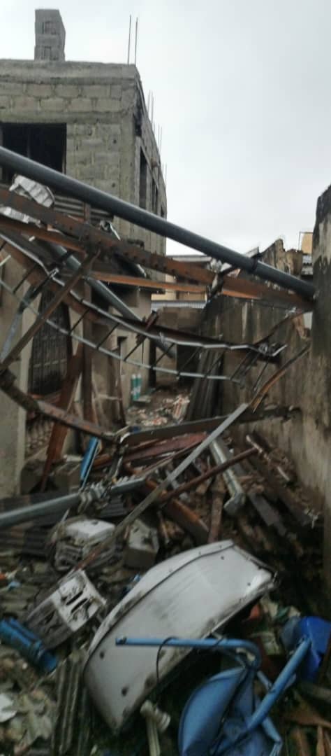 RAINSTORM TOPPLES COMMUNICATION MAST ON RESIDENTIAL BUILDING IN AJUWON, OGUN STATE