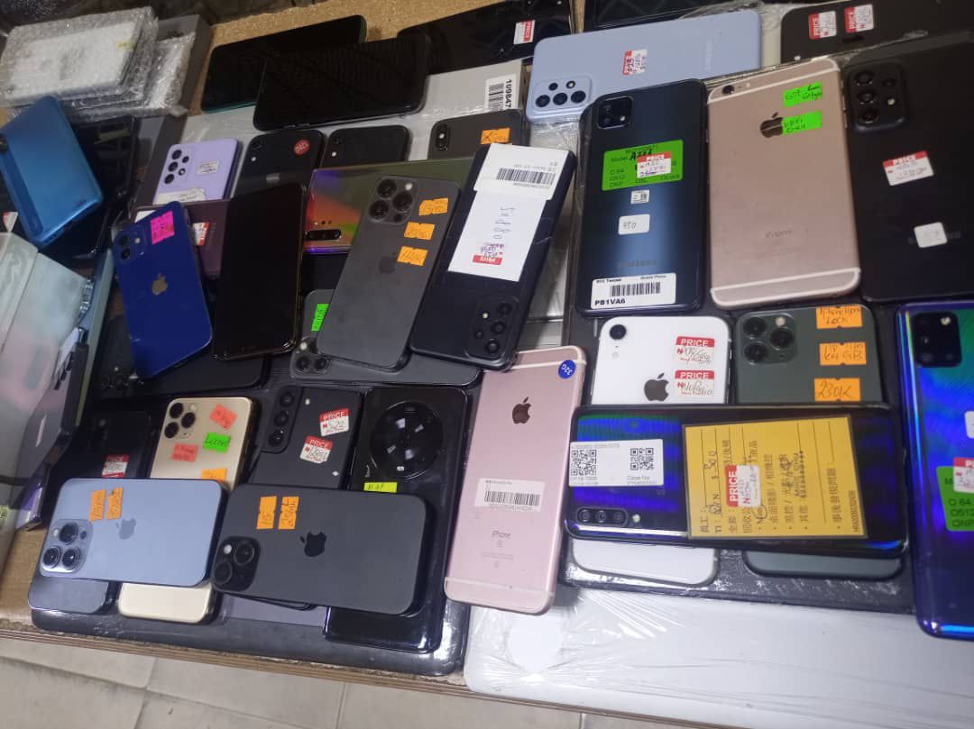 Fleeing Thieves Abandon 75 Mobile Gadgets, 5 Laptops in Ikeja