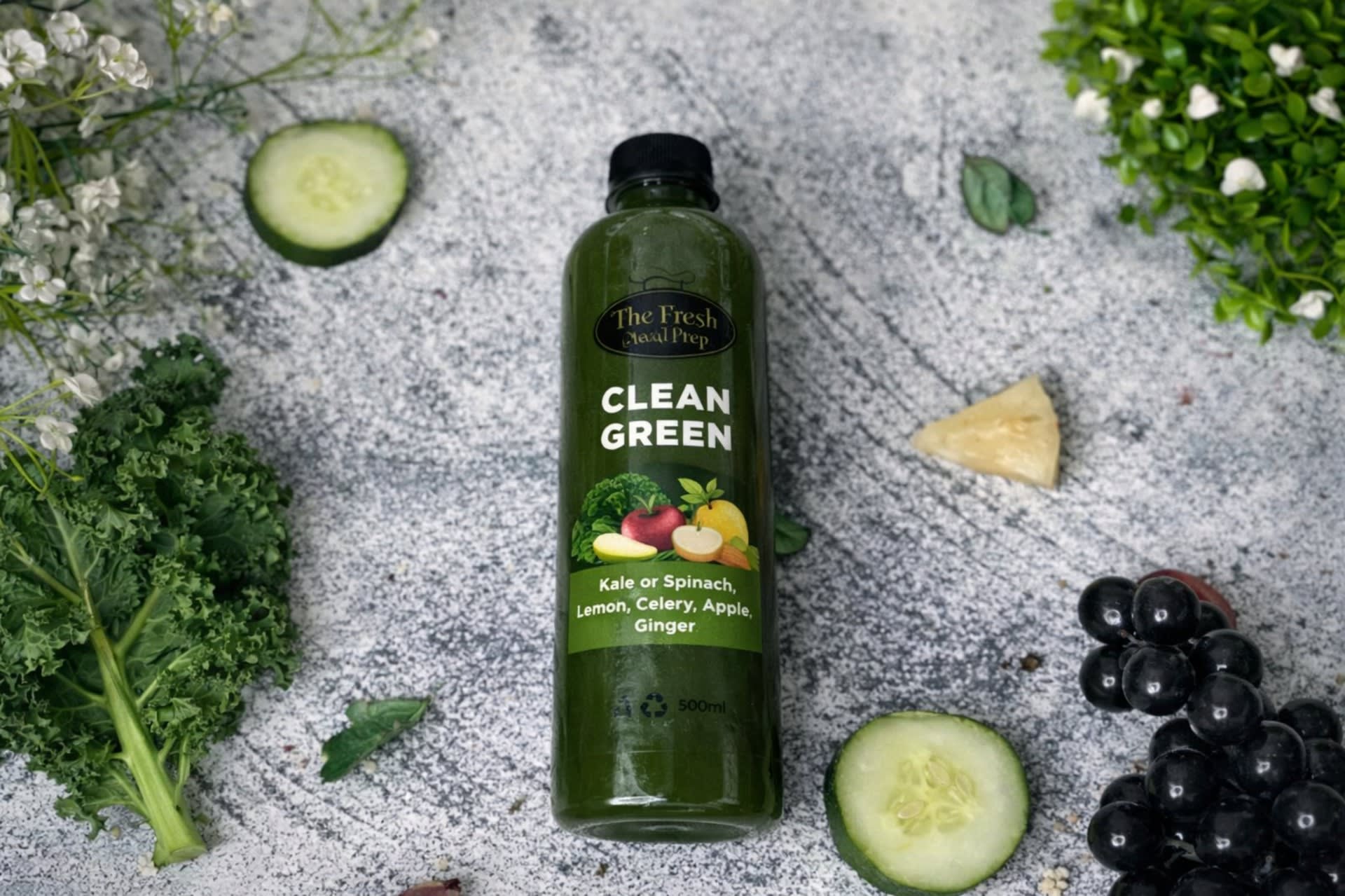 Clean green(Kale or Spinach, Celery,  Apple, Lemon, Gingerº