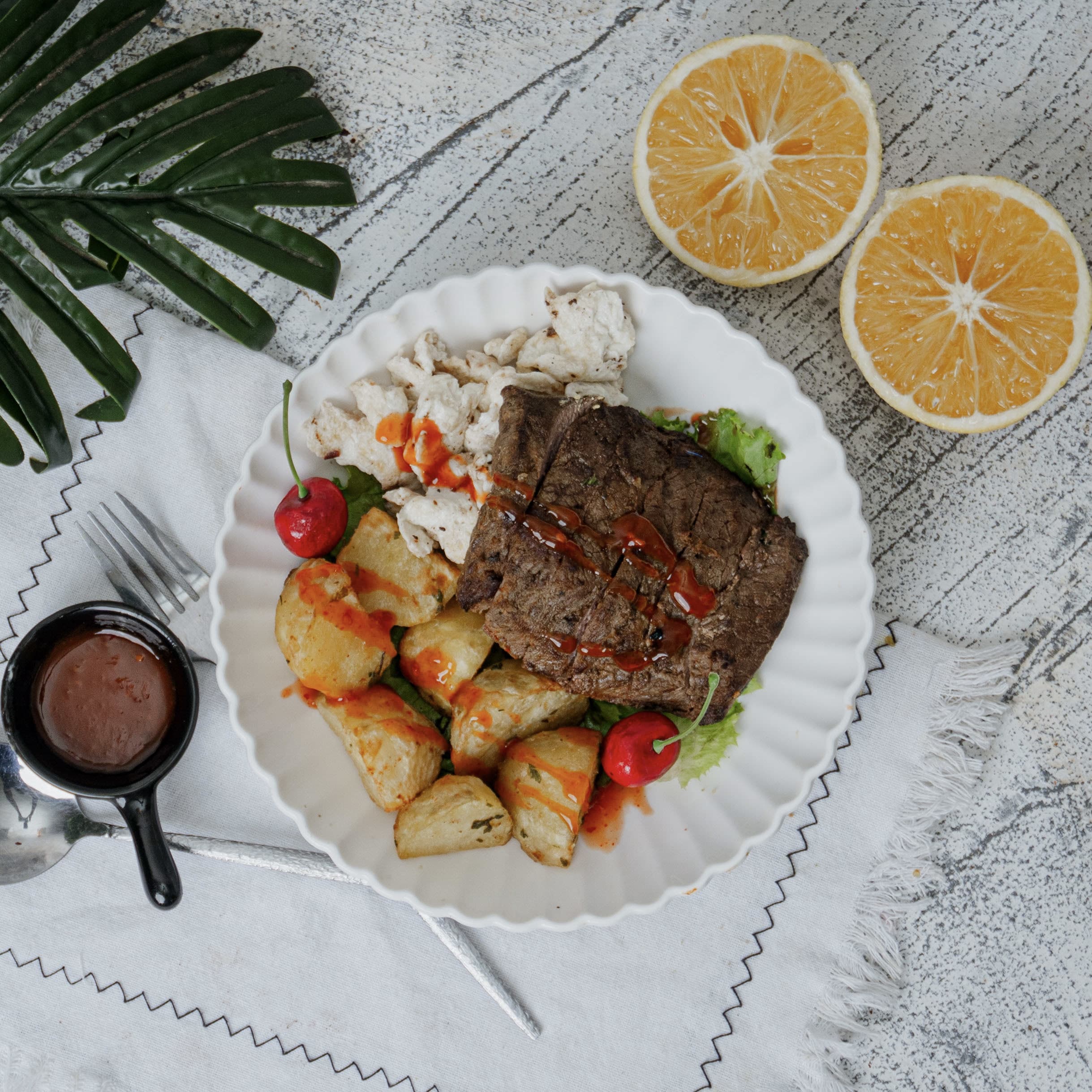 Breakfast bowl (baked herb Irish potatoes , steak ,egg whites , sauteed spinach)