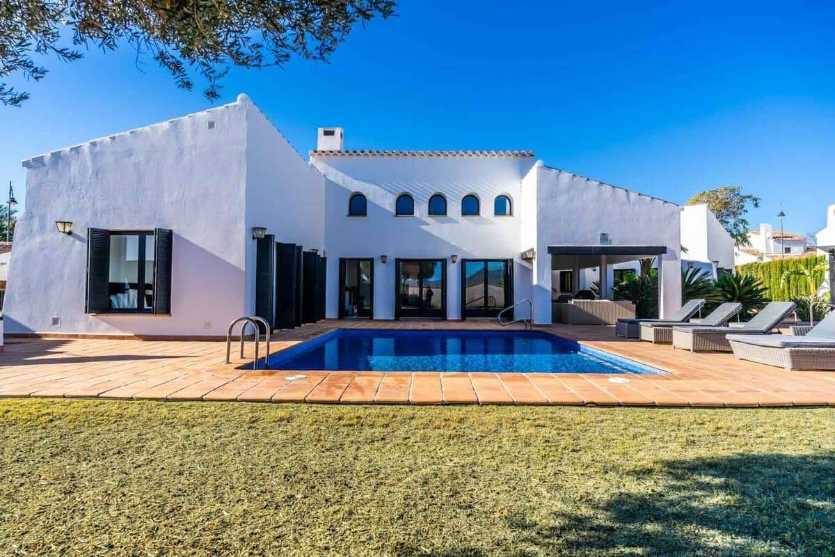 Five bed villa with private pool and garden on el valle golf resort