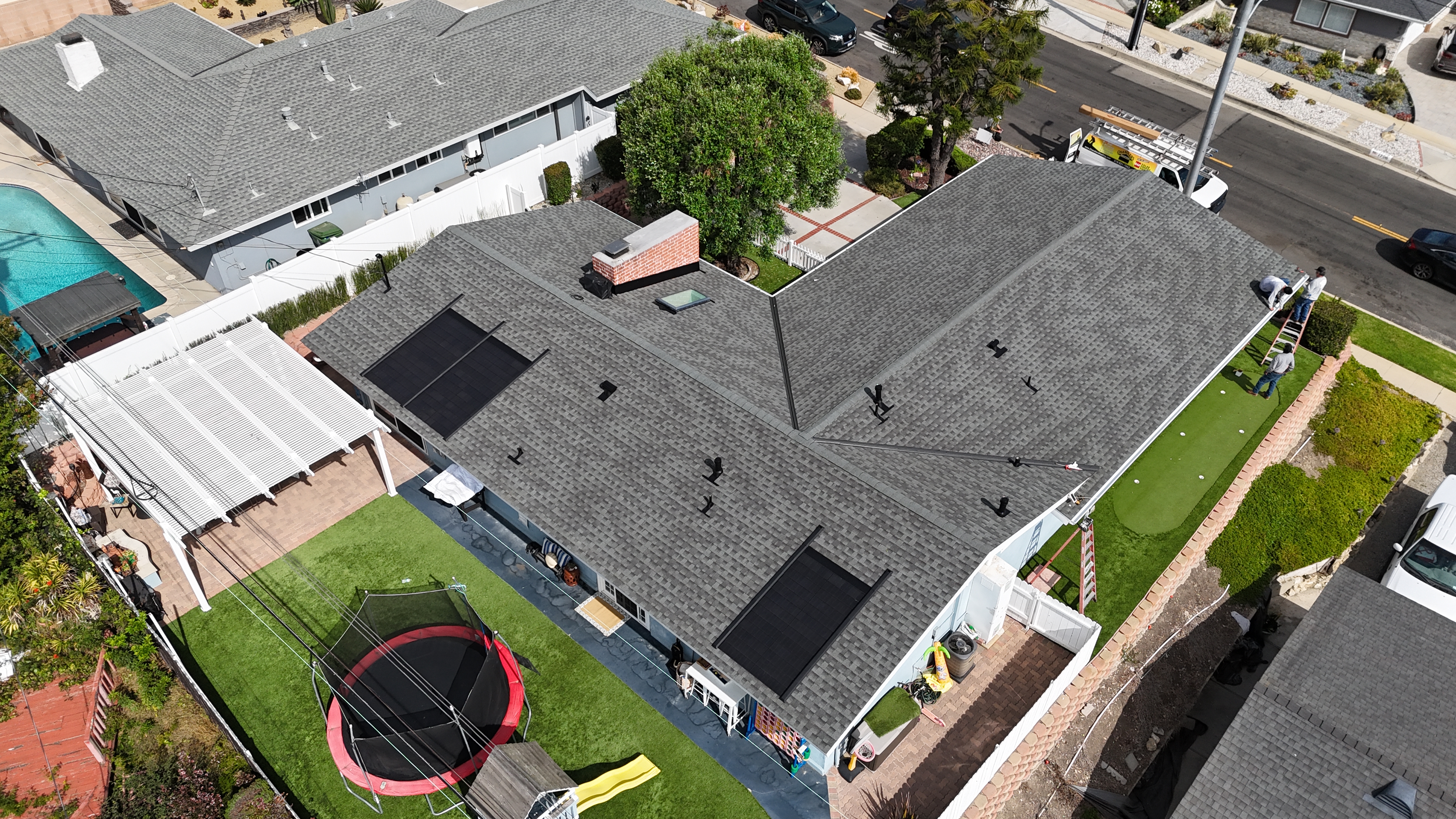 Timberline Solar shingles on Southern California home