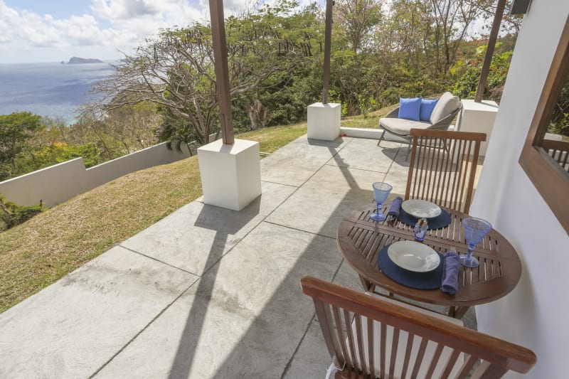Garden flat terrace with outdoor dining