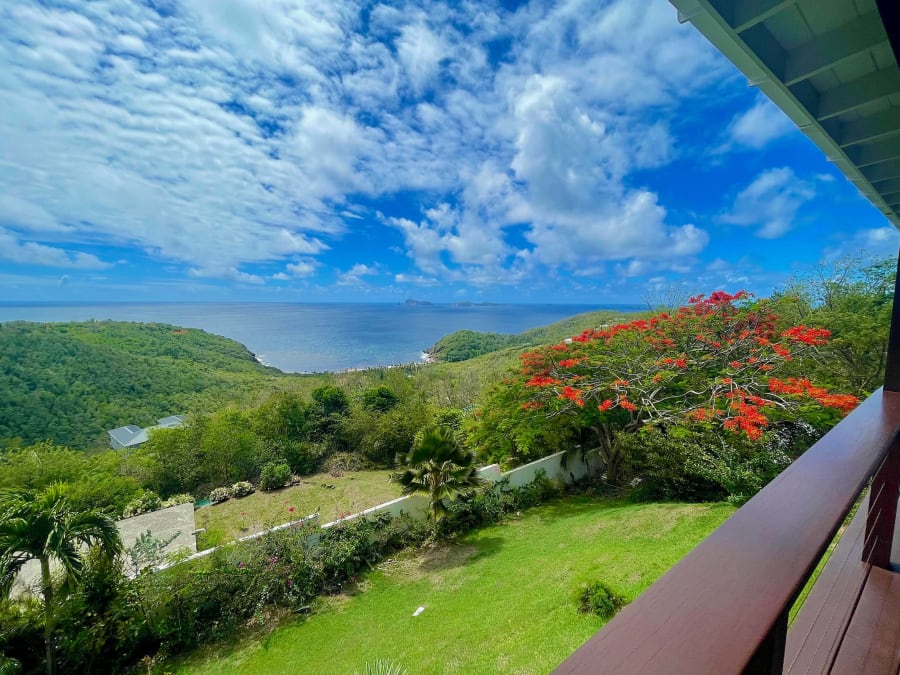 Panoramic ocean view from the penthouse terrace