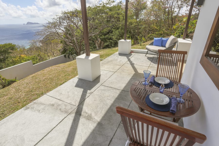 Garden flat terrace with outdoor dining