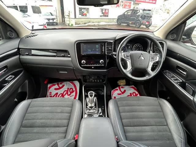 2019 MITSUBISHI OUTLANDER P-HEV - Image 3