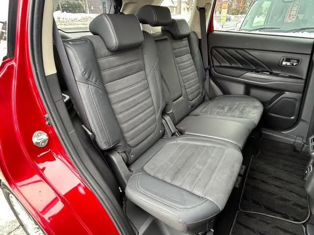 2019 MITSUBISHI OUTLANDER P-HEV - Image 8