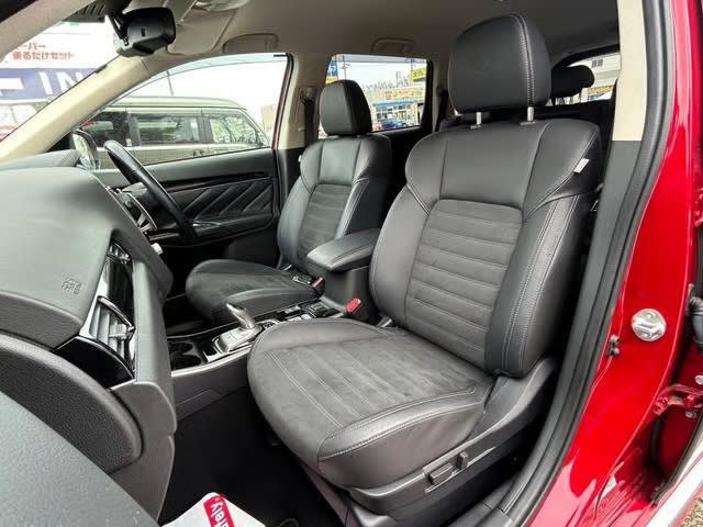 2019 MITSUBISHI OUTLANDER P-HEV - Image 9