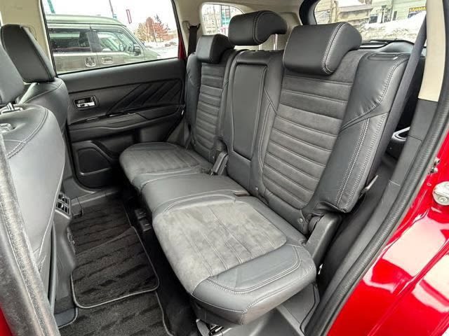 2019 MITSUBISHI OUTLANDER P-HEV - Image 10