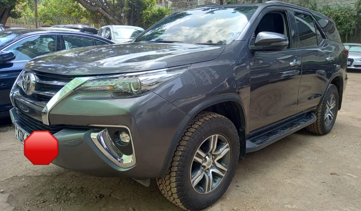 Toyota Fortuner - Image 3