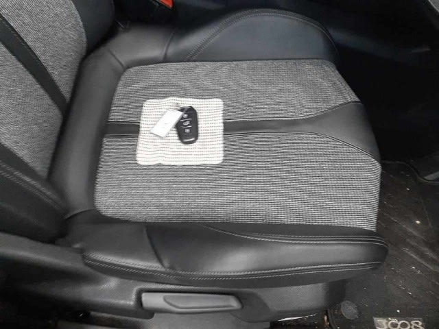 2019 PEUGEOT 3008 - PETROL - Image 5