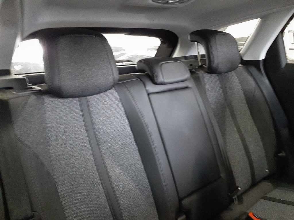 2019 PEUGEOT 3008 - PETROL - Image 8