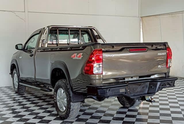 2019 TOYOTA HILUX 4WD SINGLE CAB - Image 4
