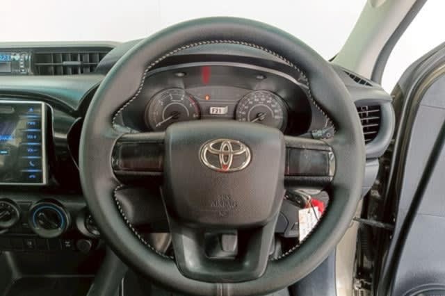 2019 TOYOTA HILUX 4WD SINGLE CAB - Image 6