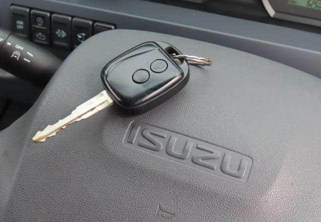 2019 Isuzu Elf - Image 3