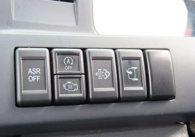 2019 Isuzu Elf - Image 4