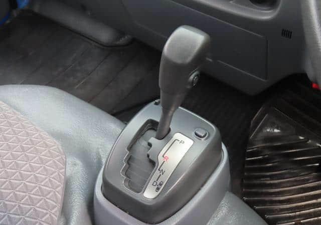 2019 Isuzu Elf - Image 9