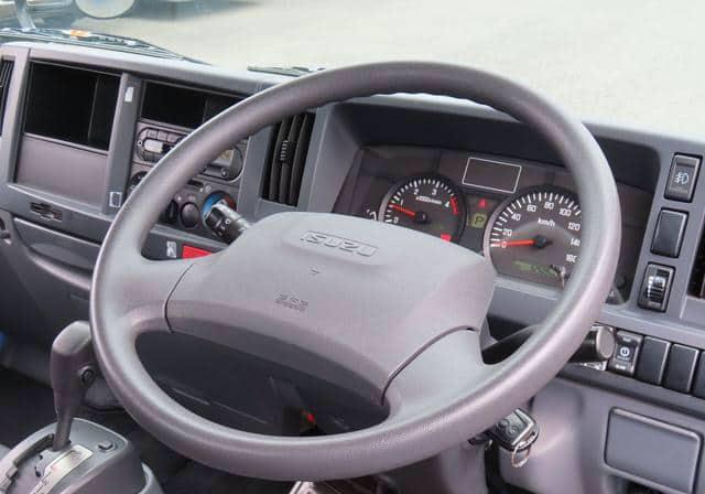 2019 Isuzu Elf - Image 10