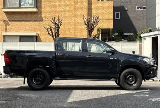 2019 TOYOTA HILUX 4WD DOUBLE CAB Z Grade - Image 11