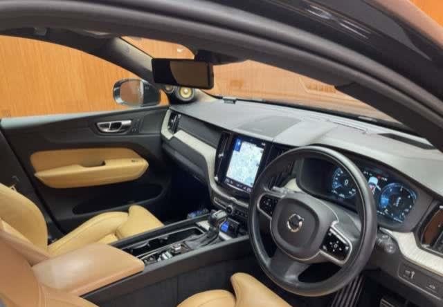 2019 VOLVO XC60 D4 MOMMENTUM - Image 2