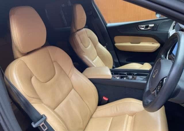 2019 VOLVO XC60 D4 MOMMENTUM - Image 3