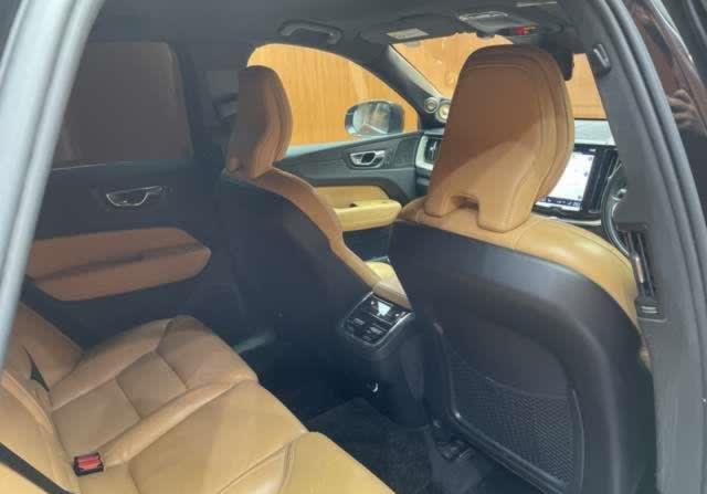 2019 VOLVO XC60 D4 MOMMENTUM - Image 4