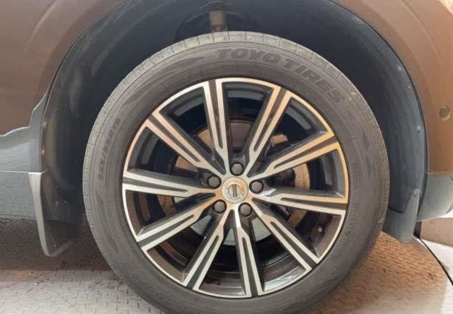 2019 VOLVO XC60 D4 MOMMENTUM - Image 12