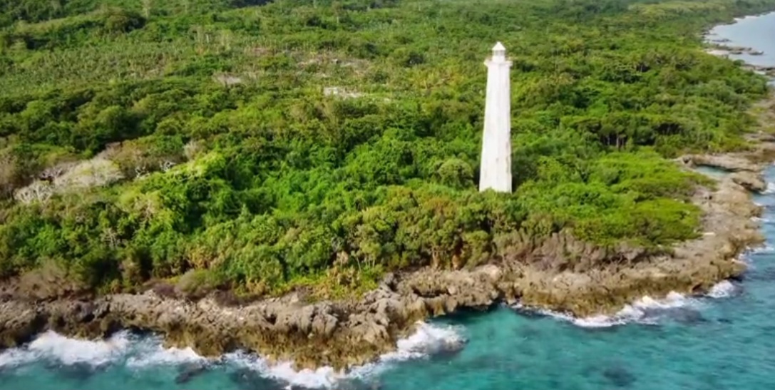 🗼 Pesona Mercusuar Binongko di Taman Batu: Simbol Sejarah dan Keindahan Laut Wakatobi