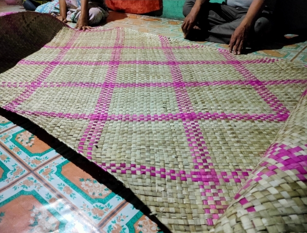 Tikar Binongko: Anyaman Daun Pandan Berduri, Jejak Kearifan Lokal yang Hampir Punah
