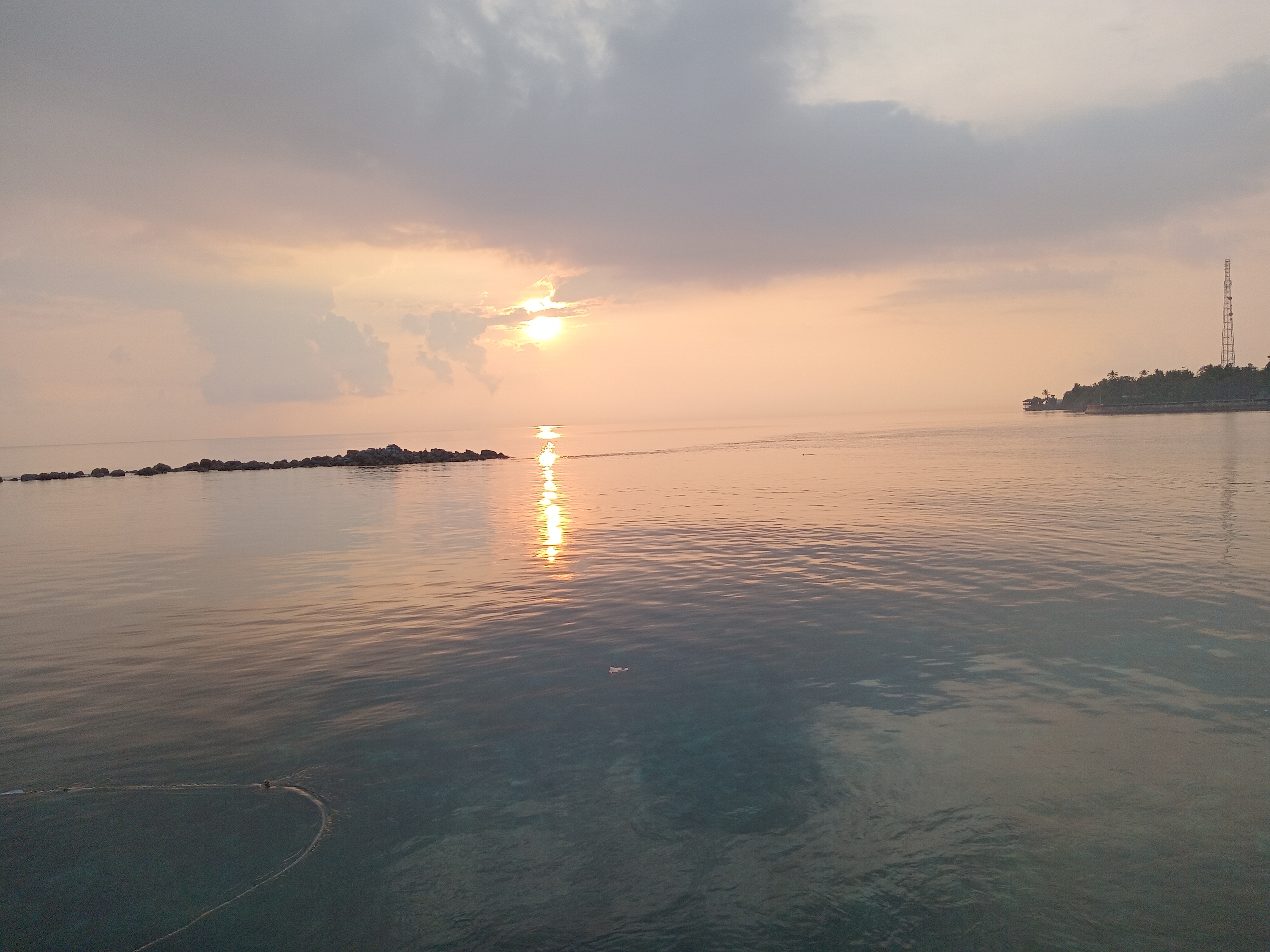 Fajar Menyapa Pulau Binongko, Saat Keindahan Alam dan Kehidupan Warga Berpadu di Ujung Wakatobi