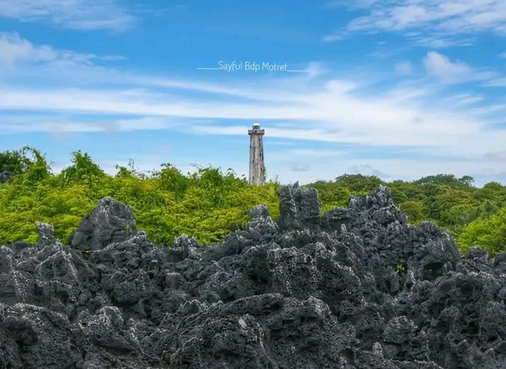 🗼 Pesona Mercusuar Binongko di Taman Batu: Simbol Sejarah dan Keindahan Laut Wakatobi