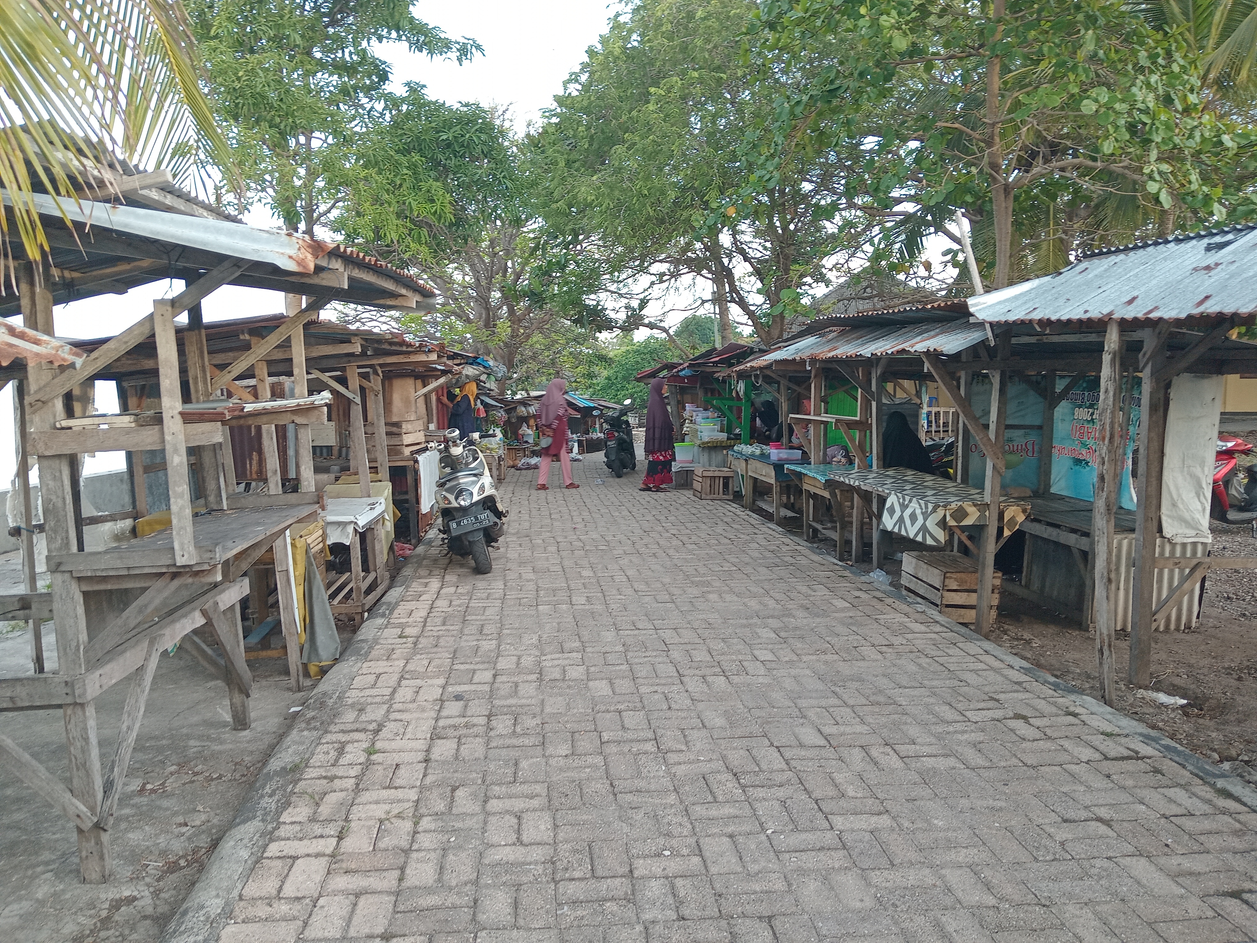 Pasar Sore Rukuwa: Aktivitas Warga yang Hidup Menjelang Senja di Binongko