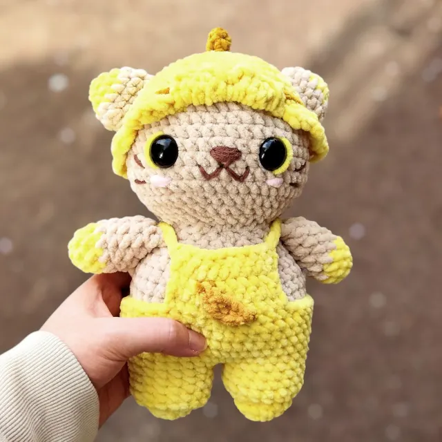 Crocheting Pattern 'Jaskier the Banana Cat' on Pattern Paradise
