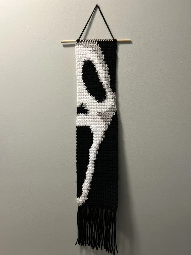 Crocheting Pattern 'ScaryGhost Crochet WallHanging' on Pattern Paradise